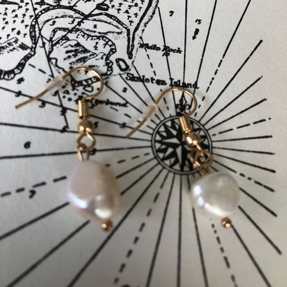 FRESH WATER PEARL  EARRINGS - Picture 1 of 1